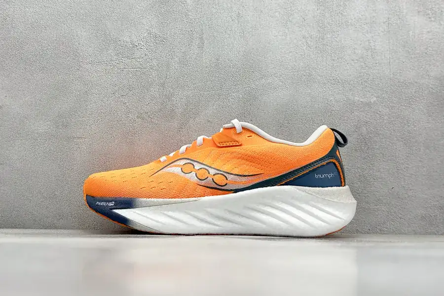 Saucony Triumph 22 Flagship Cushioning Running Shoes