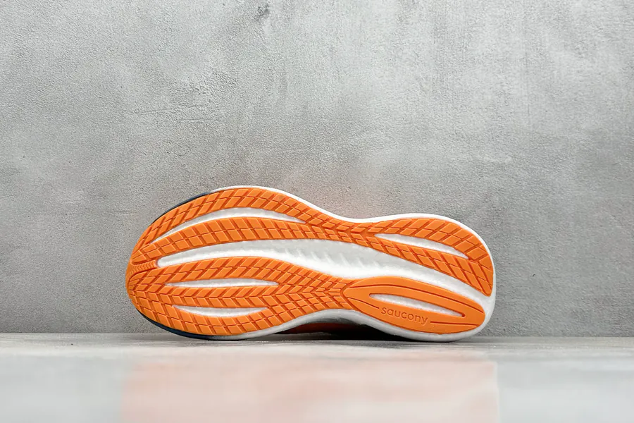 Saucony Triumph 22 Flagship Cushioning Running Shoes