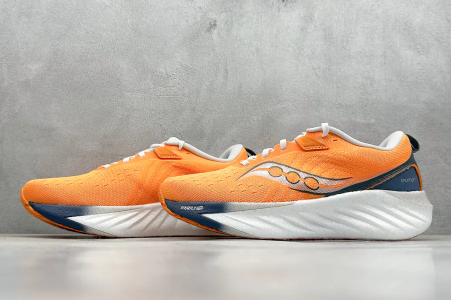 Saucony Triumph 22 Flagship Cushioning Running Shoes