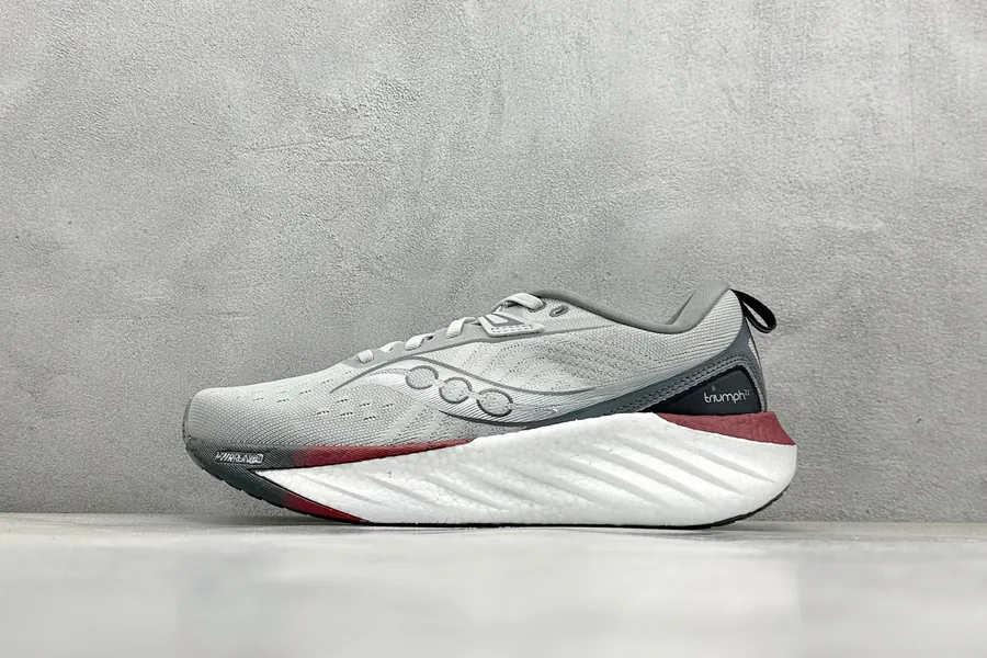 Saucony Triumph 22 Flagship Cushioning Running Shoes