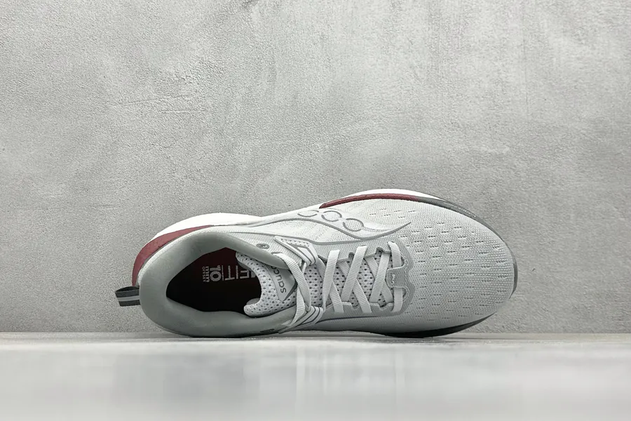 Saucony Triumph 22 Flagship Cushioning Running Shoes