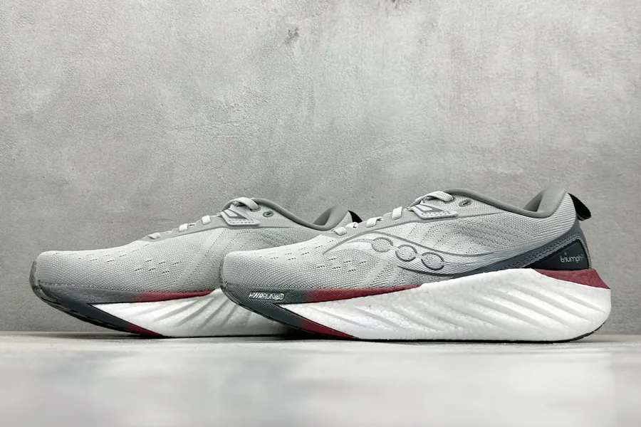 Saucony Triumph 22 Flagship Cushioning Running Shoes
