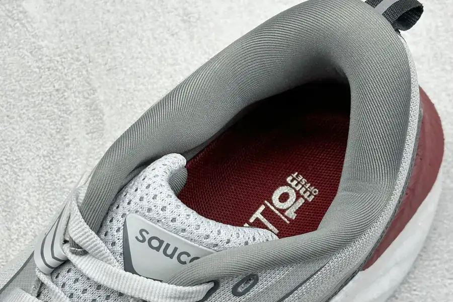 Saucony Triumph 22 Flagship Cushioning Running Shoes