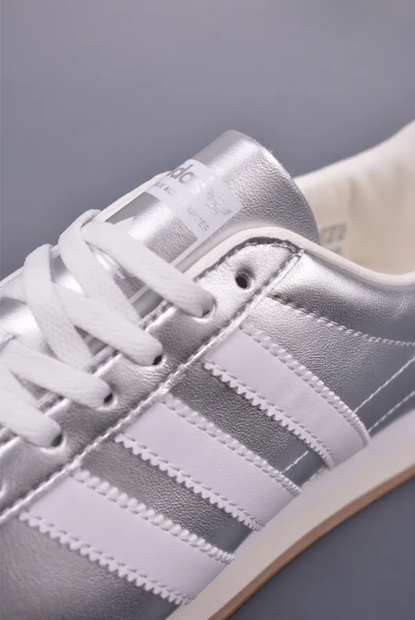 Adidas Originals COUNTRY Classic Stripe Low Top Sneaker