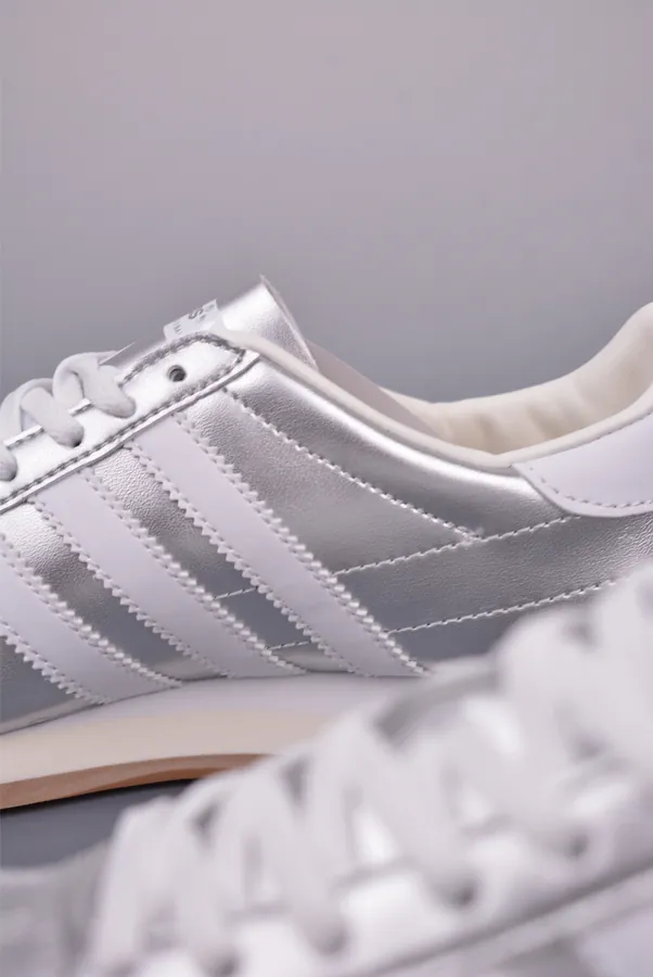 Adidas Originals COUNTRY Classic Stripe Low Top Sneaker