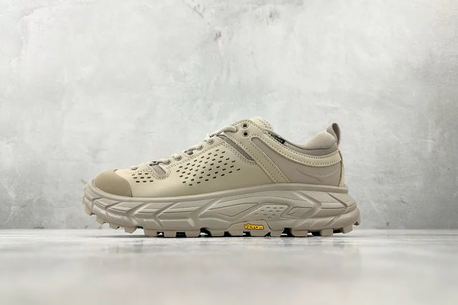 HOKA ONE ONE Tor Ultra Low in Beige