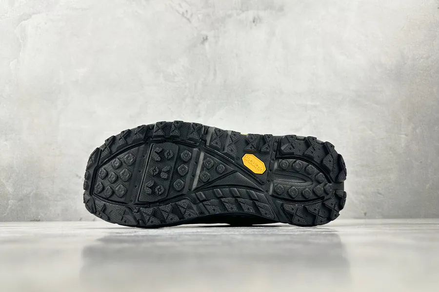 HOKA ONE ONE Tor Ultra Low Black