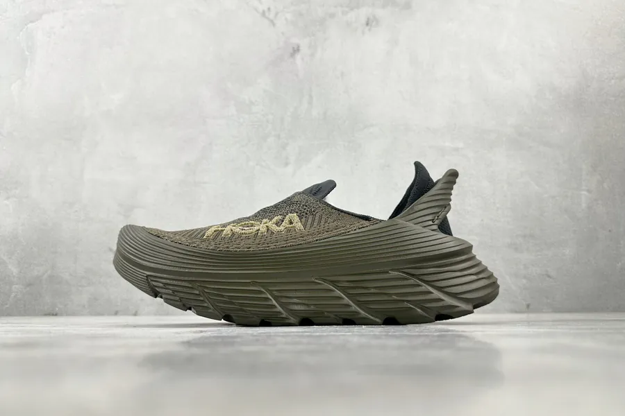 HOKA ONE ONE Restore TC in Deep Olive