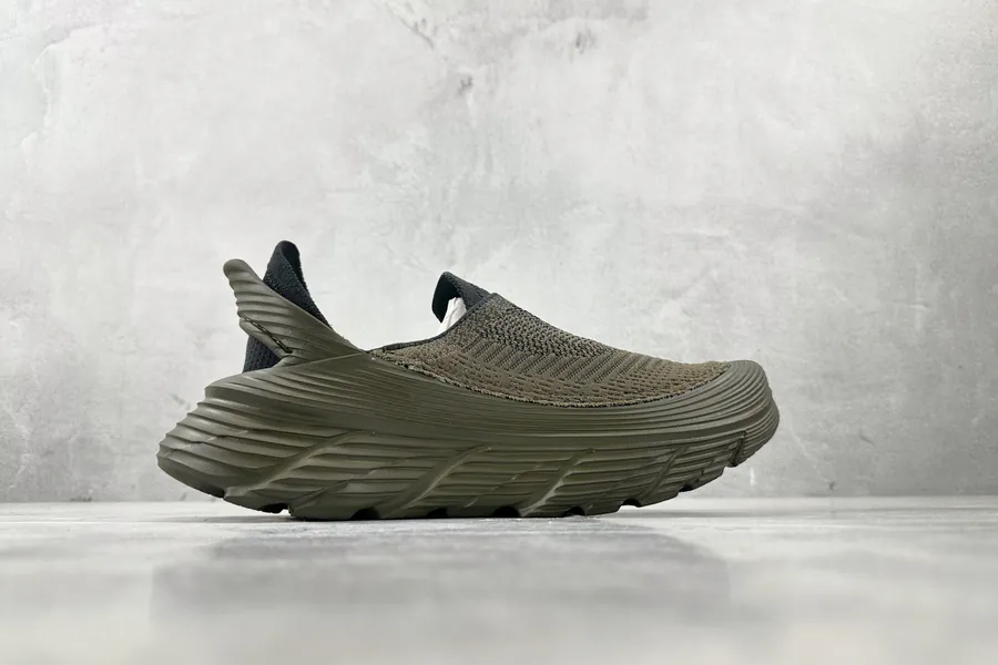 HOKA ONE ONE Restore TC in Deep Olive