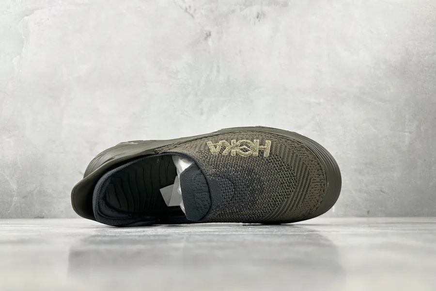 HOKA ONE ONE Restore TC in Deep Olive