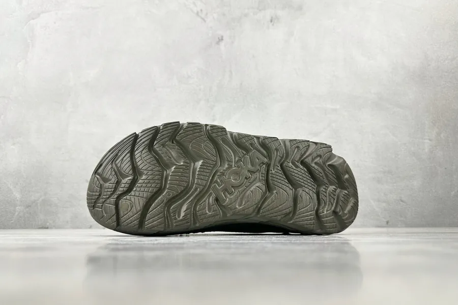 HOKA ONE ONE Restore TC in Deep Olive