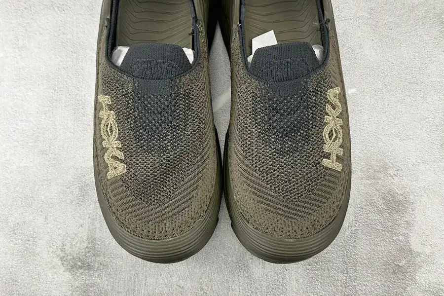 HOKA ONE ONE Restore TC in Deep Olive