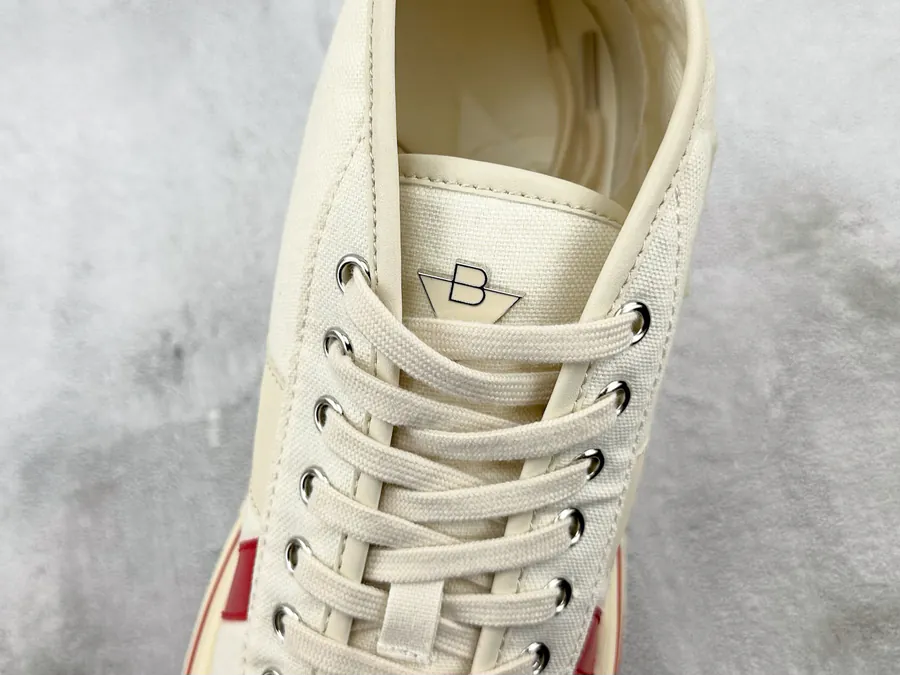 Bottega Veneta Eliot White
