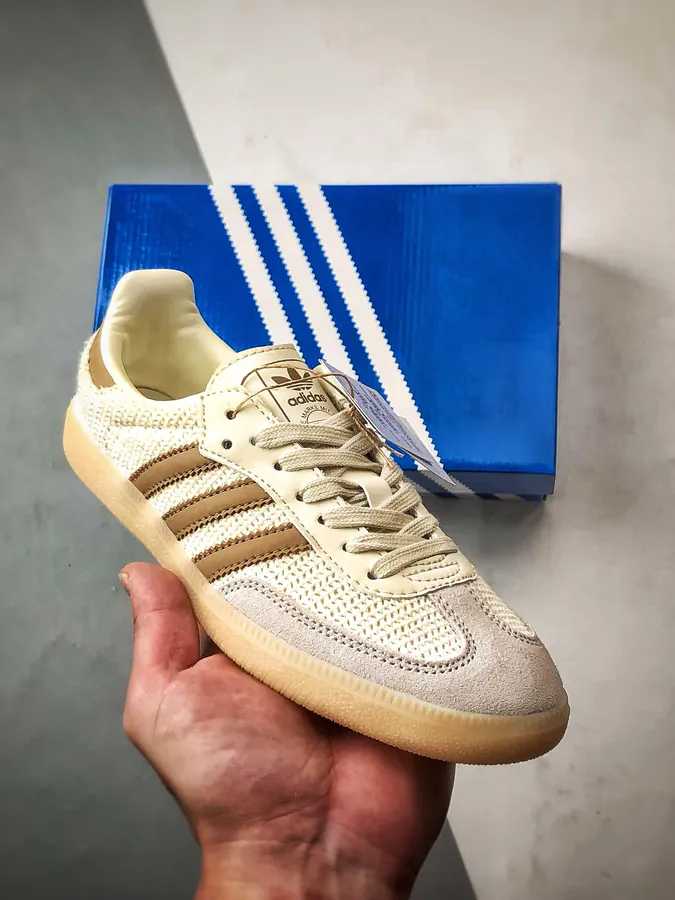 AD Originals Samba OG in Beige