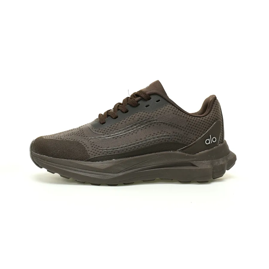 Alo Yoga Runner Low Sneaker in Coffee Brown