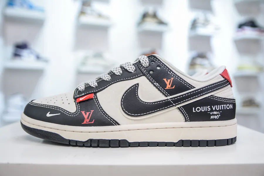 SB Dunk Low x The North Face Collaboration Black and White