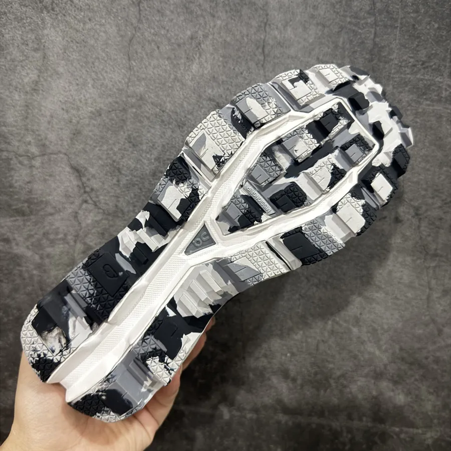 ON x oudventure Running Shoes