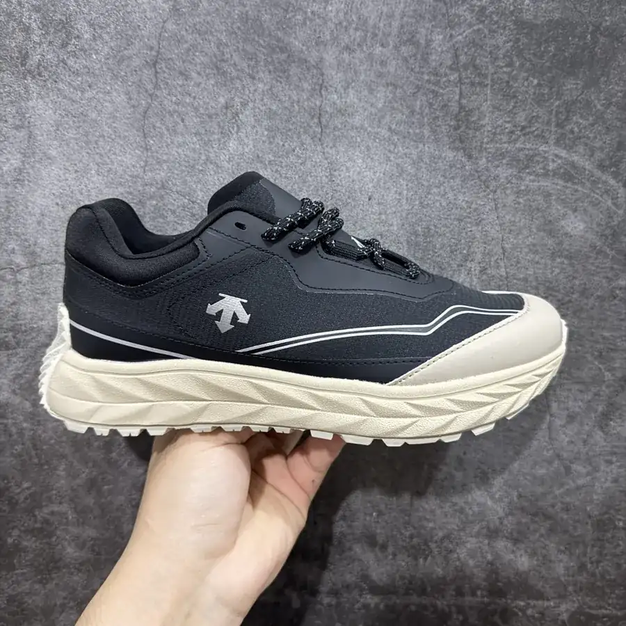 DESCENTE Green X Edition Comfortable and Durable Low Top Lifestyle Sneakers