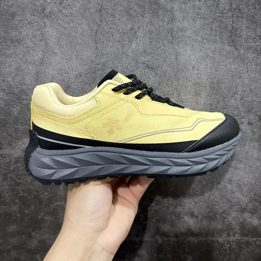 DESCENTE Green X Edition Comfortable and Durable Low Top Lifestyle Sneakers