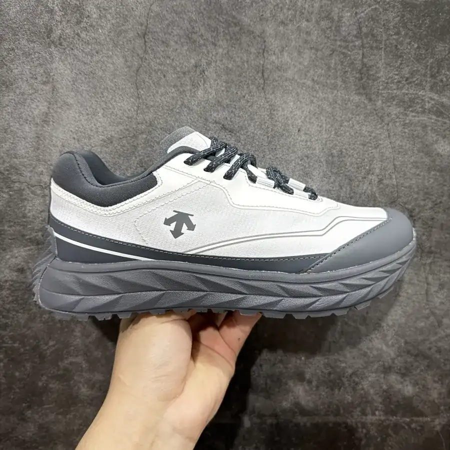 DESCENTE Green X Edition Comfortable and Durable Low Top Lifestyle Sneakers