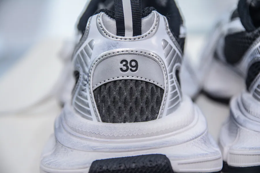 BAL 3XL Sneakers with Retro Design and Perfect Fit