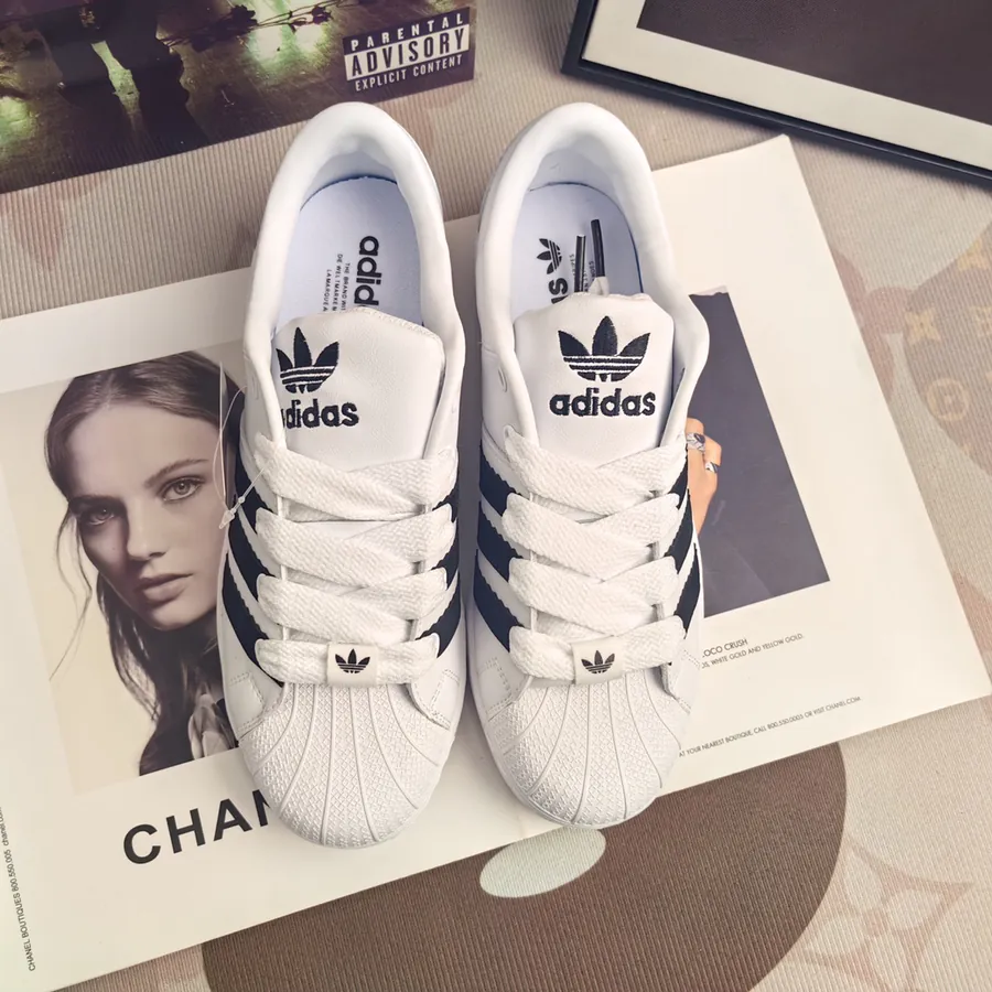 Originals Superstar Bucket Bag Low Top Classic Sneaker