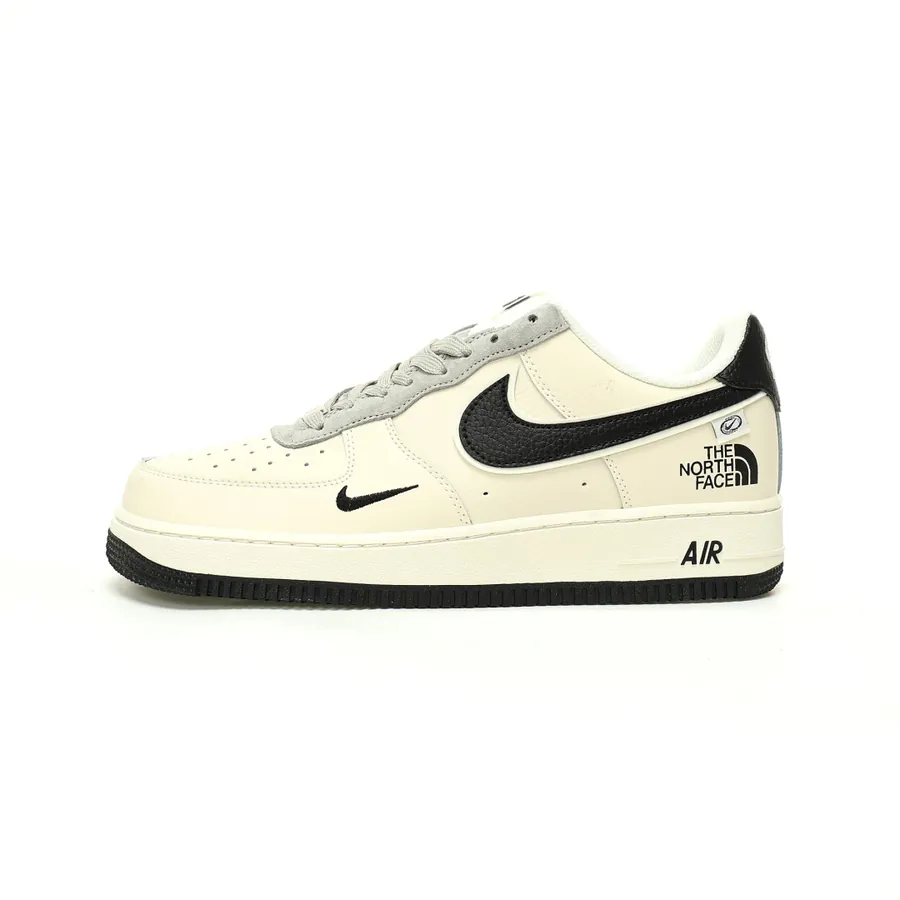 The North Face x Air Force 1'07 Low Classic Low Sneaker