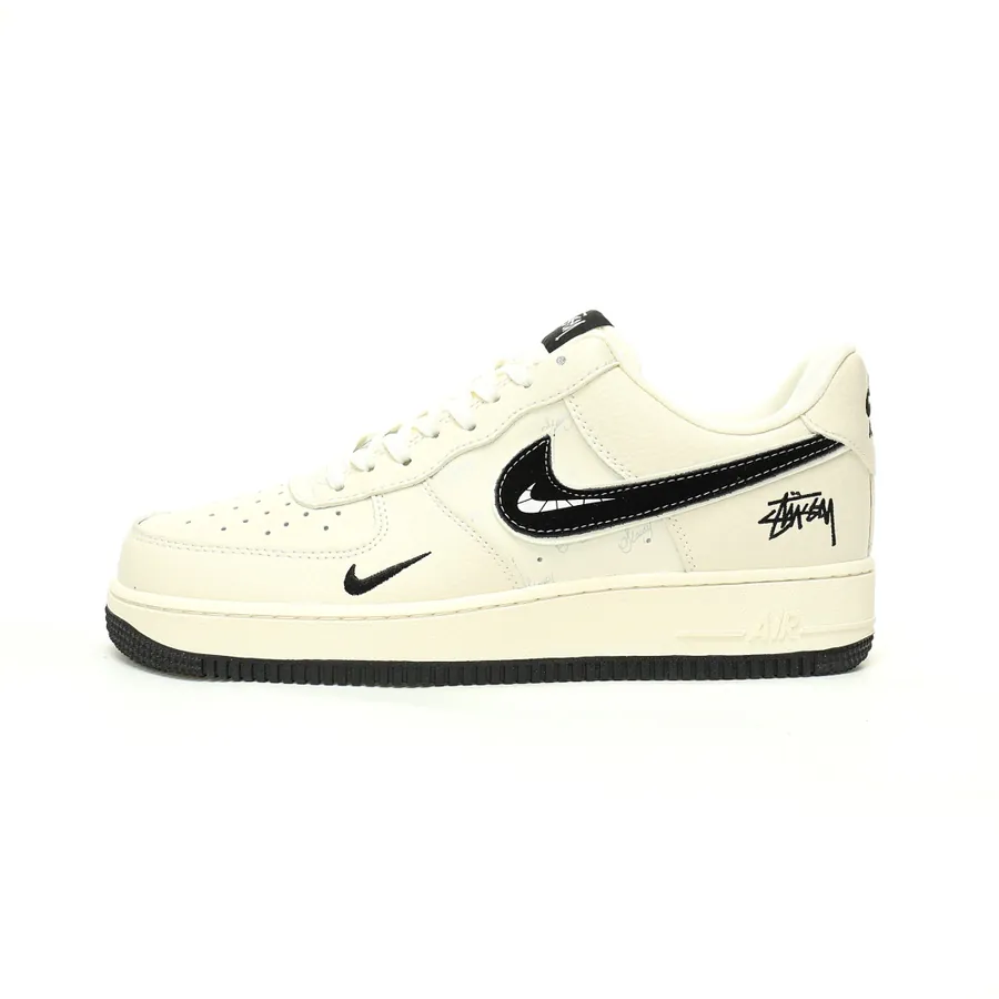 X Air Force 1'07 Low Classic Low Top Casual Sneaker