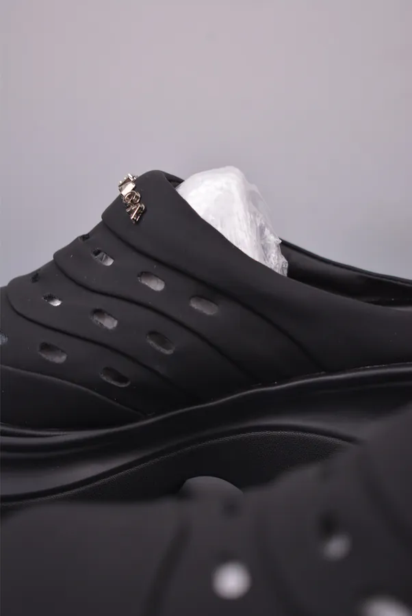 GGCC Chunky Low Sneaker
