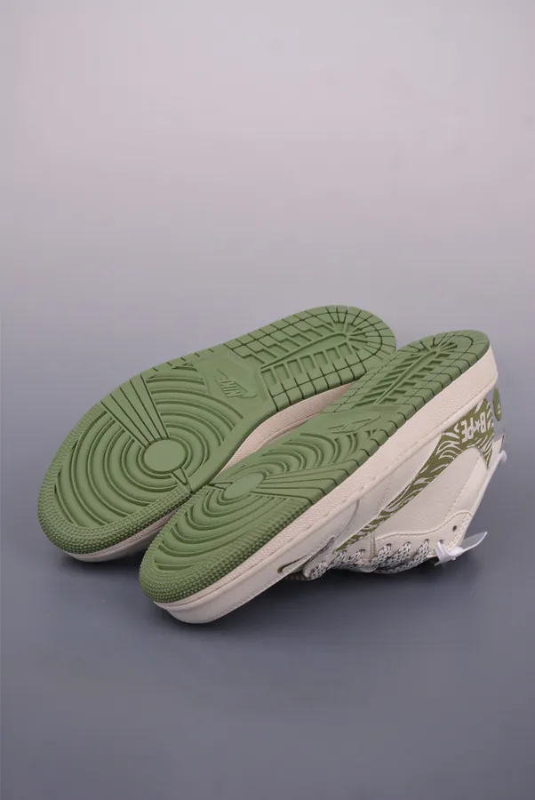 Fraent x Travis Scott x Air 1 Low 三方联名低帮倒钩鞋