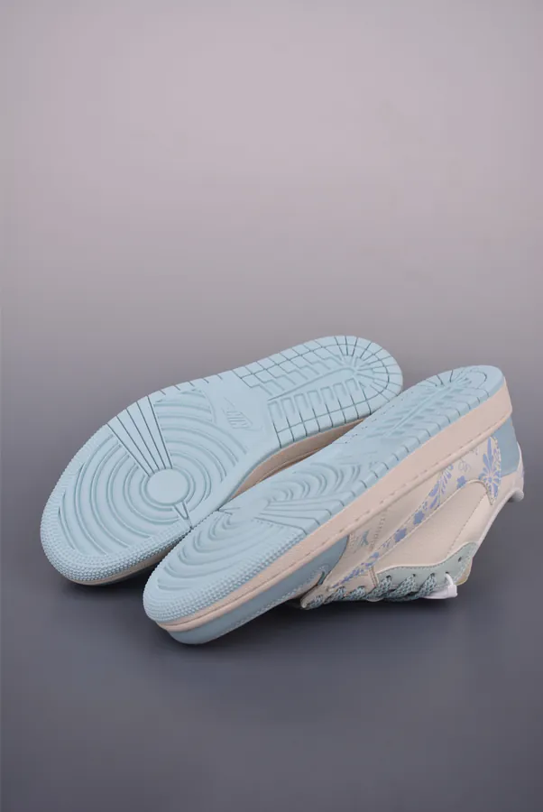Fraent x Travis Scott x Air 1 Low 三方联名低帮倒钩鞋