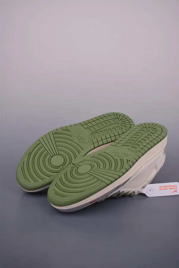 Fraent x Travis Scott x Air 1 Low Triple Collaboration Low Sneaker
