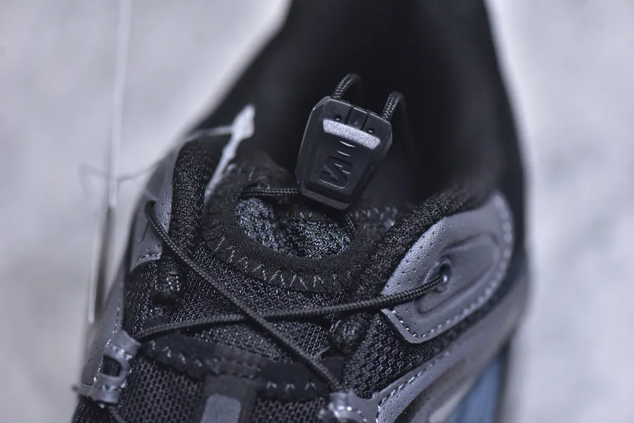 Salomon Outdoor Trail Running Shoes with Original Features