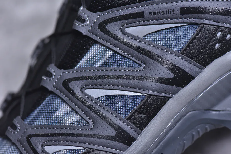 Salomon Outdoor Trail Running Shoes with Original Features