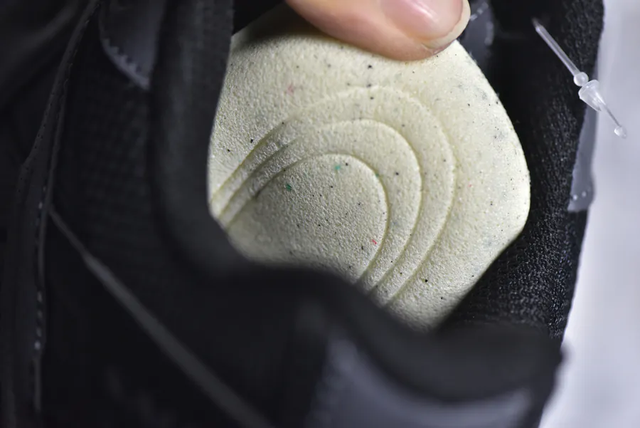 Salomon Outdoor Trail Running Shoes with Original Features