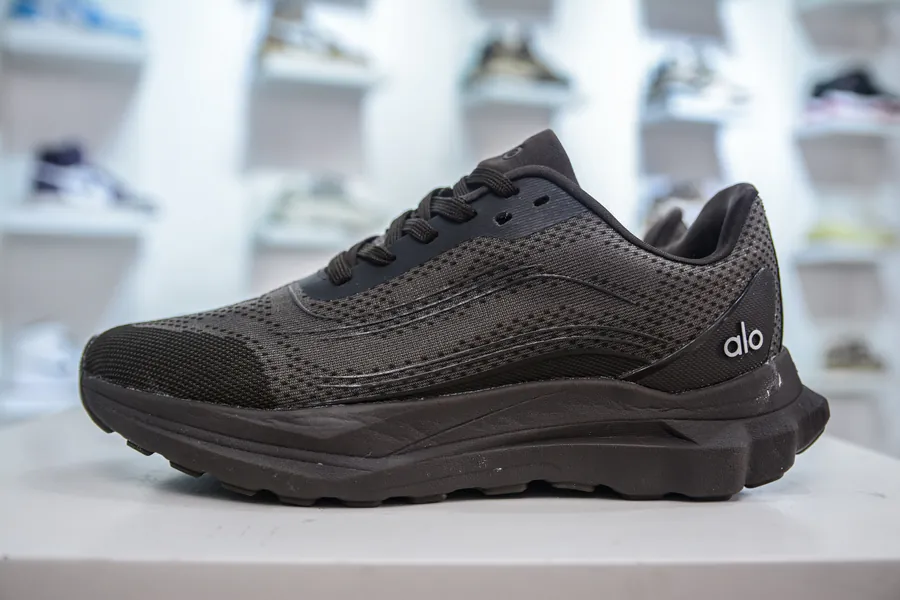 Alo Yoga Alo Runner Low Top Running Shoes