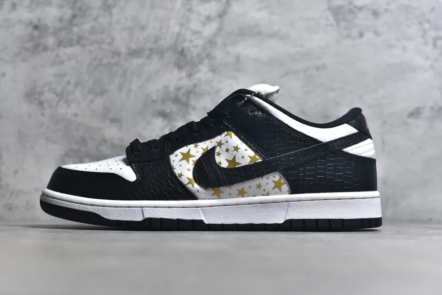 Supreme x NK SB Dunk Low White and Black