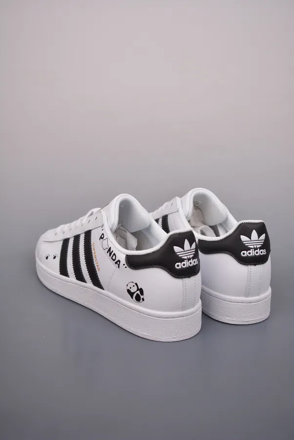 Adidas Originals SUPERSTAR with Panda Motif