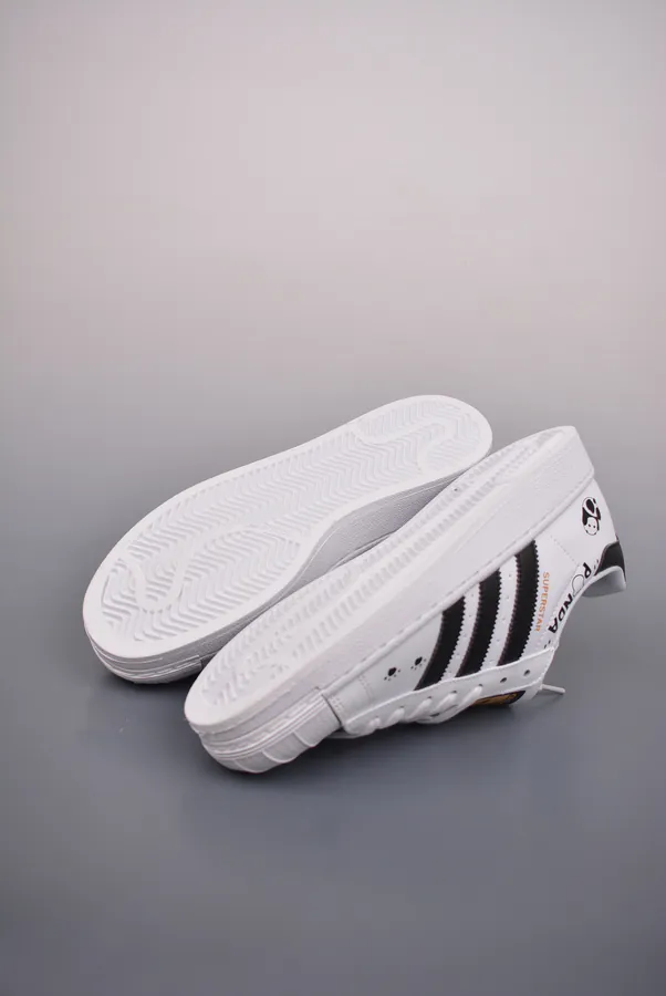 Adidas Originals SUPERSTAR with Panda Motif
