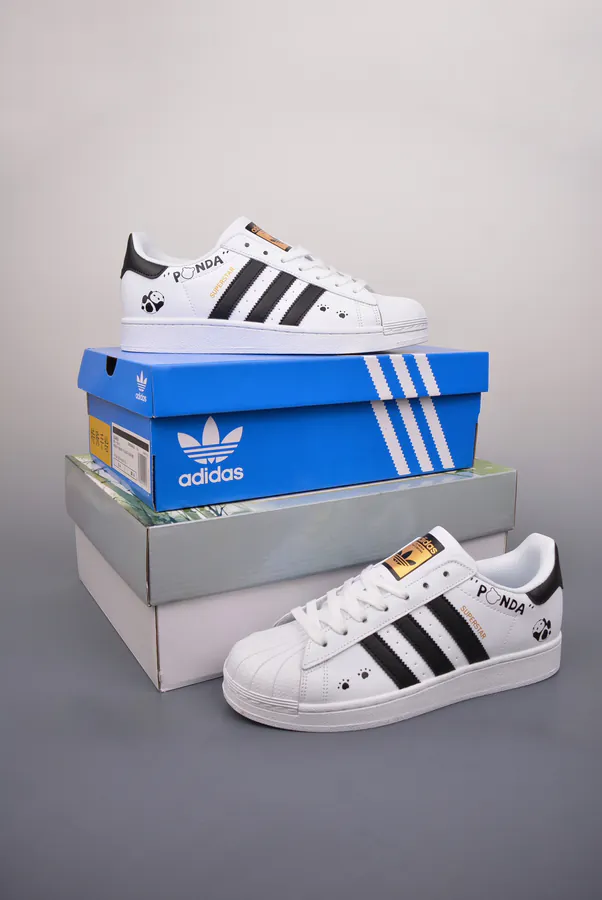 Adidas Originals SUPERSTAR with Panda Motif