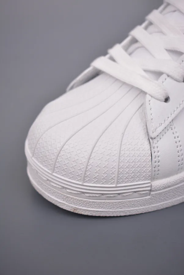Adidas Originals SUPERSTAR with Panda Motif