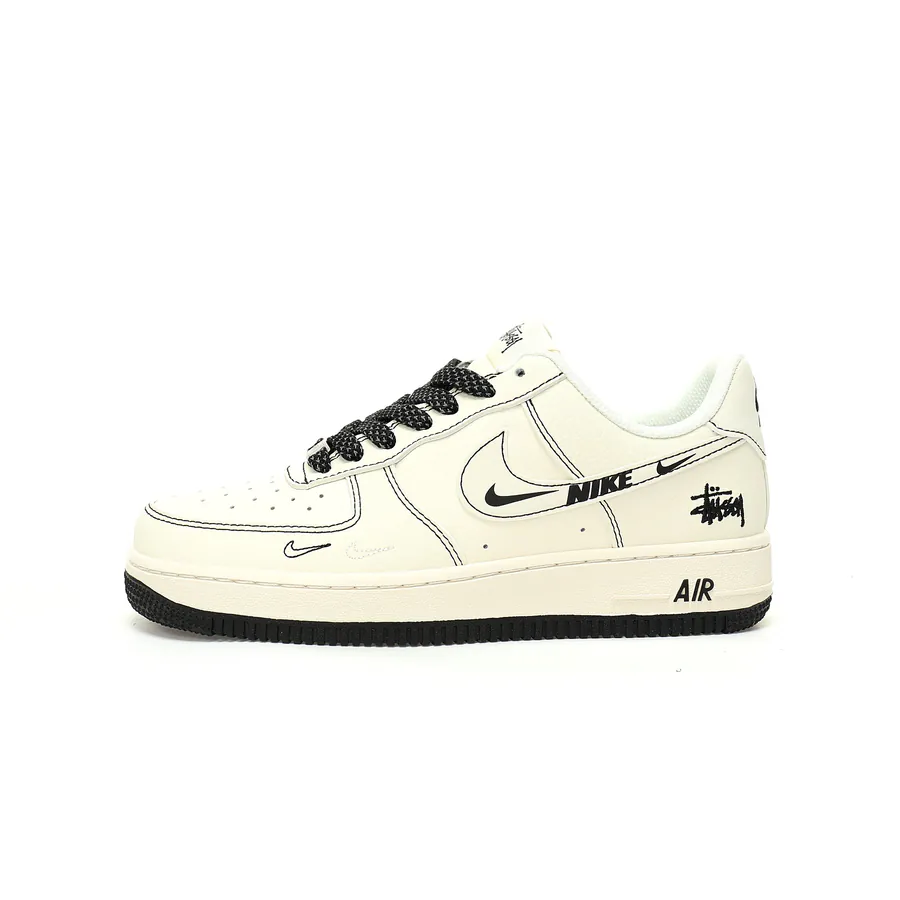 X Air Force 1'07 Low Classic Low Top Sneaker