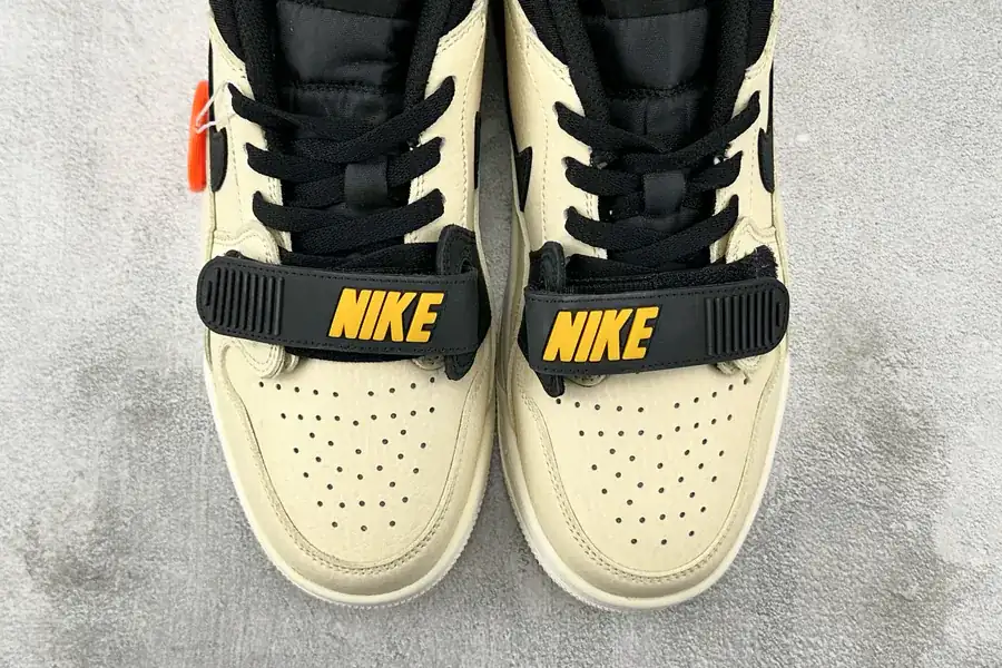 Legacy 312 Low in Pale Vanilla and Orange Black