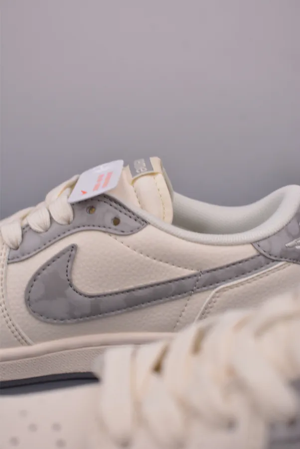 Fraent x Travis Scott x Air 1 Low 三方联名低帮倒钩鞋