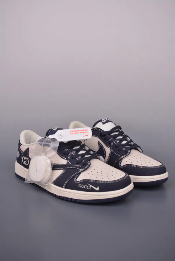 Fraent x Travis Scott x Air 1 Low 三方联名低帮倒钩鞋