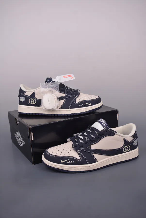 Fraent x Travis Scott x Air 1 Low 三方联名低帮倒钩鞋
