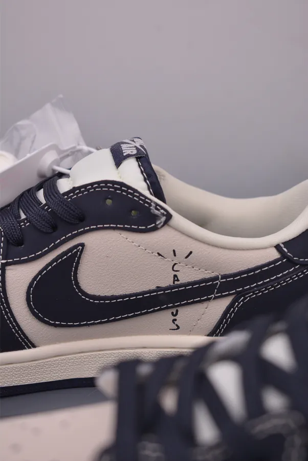 Fraent x Travis Scott x Air 1 Low 三方联名低帮倒钩鞋
