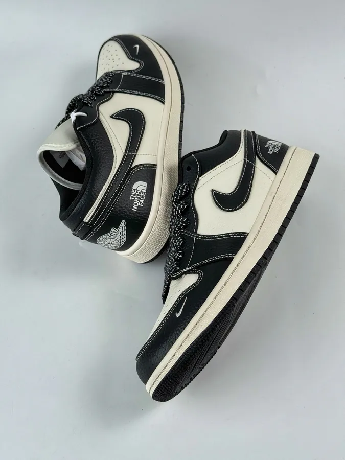 Air Jordan 1 Retro Low x The North Face Mini Hook