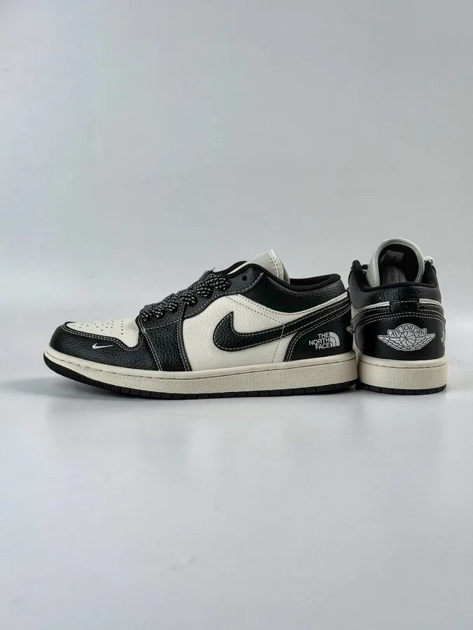 Air Jordan 1 Retro Low x The North Face Mini Hook