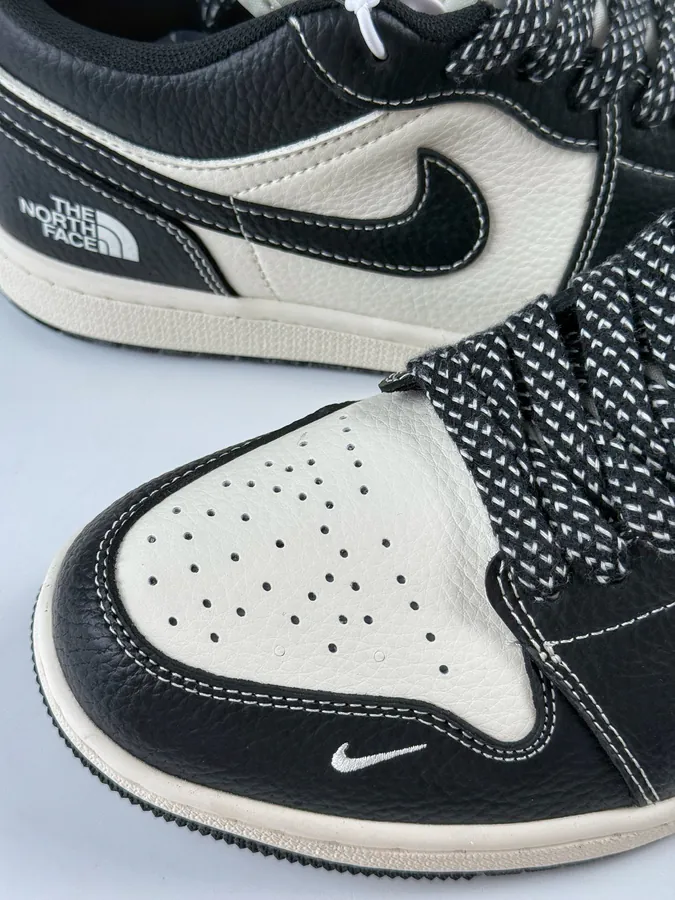 Air Jordan 1 Retro Low x The North Face Mini Hook